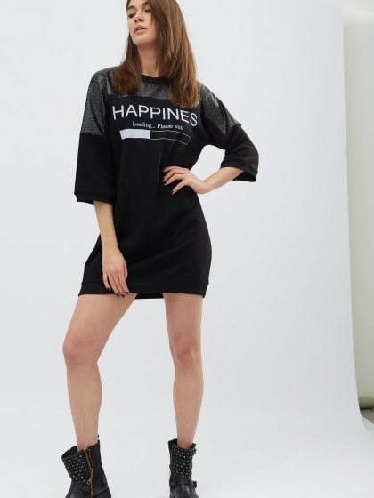 Платье oversize со вставками из эко кожи и надписью 31951
