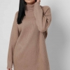 Свободное бежевое платье-джемпер с воротником 36359  xp-1473