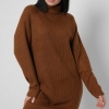 Свободное коричневое платье-джемпер с воротником 36360  xp-1475