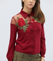Оригинальная блузка цвета марсала с цветочной нашивкой 27951