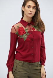Оригинальная блузка цвета марсала с цветочной нашивкой 27951