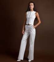 Изысканный женский брючный костюм молочного цвета 56152