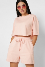 Летний костюм с кроп-топом и шортами цвет пудра 48799 Летний костюм с кроп-топом и шортами цвет пудра 48799