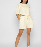 Летний костюм с кроп-топом и шортами цвет желтый 48801