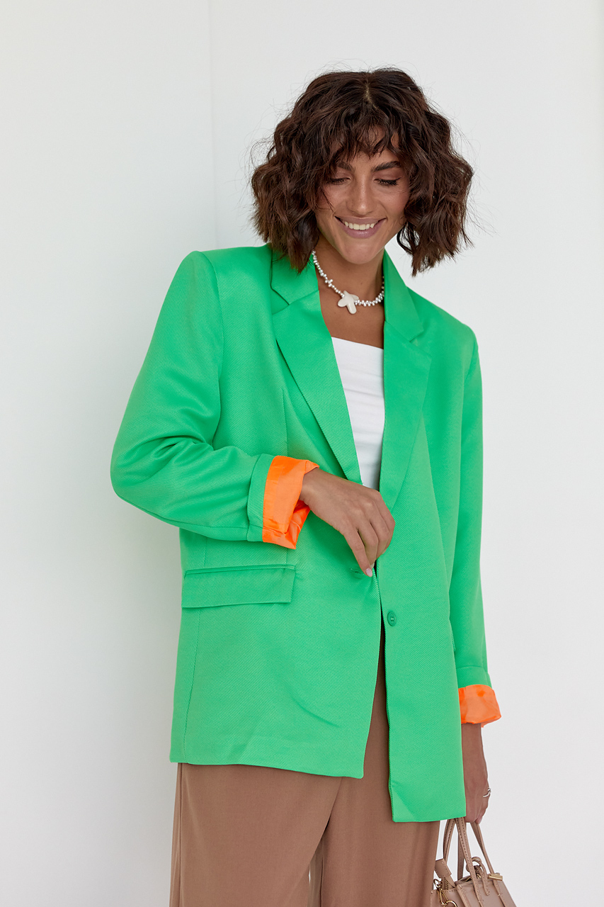 Женский пиджак с цветной подкладкой