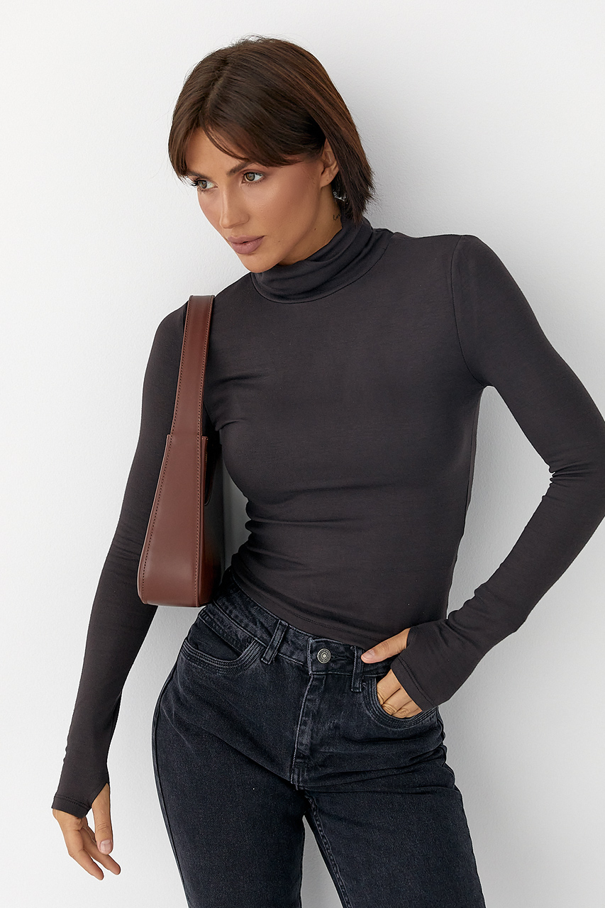 Однотонний гольф із високою горловиною