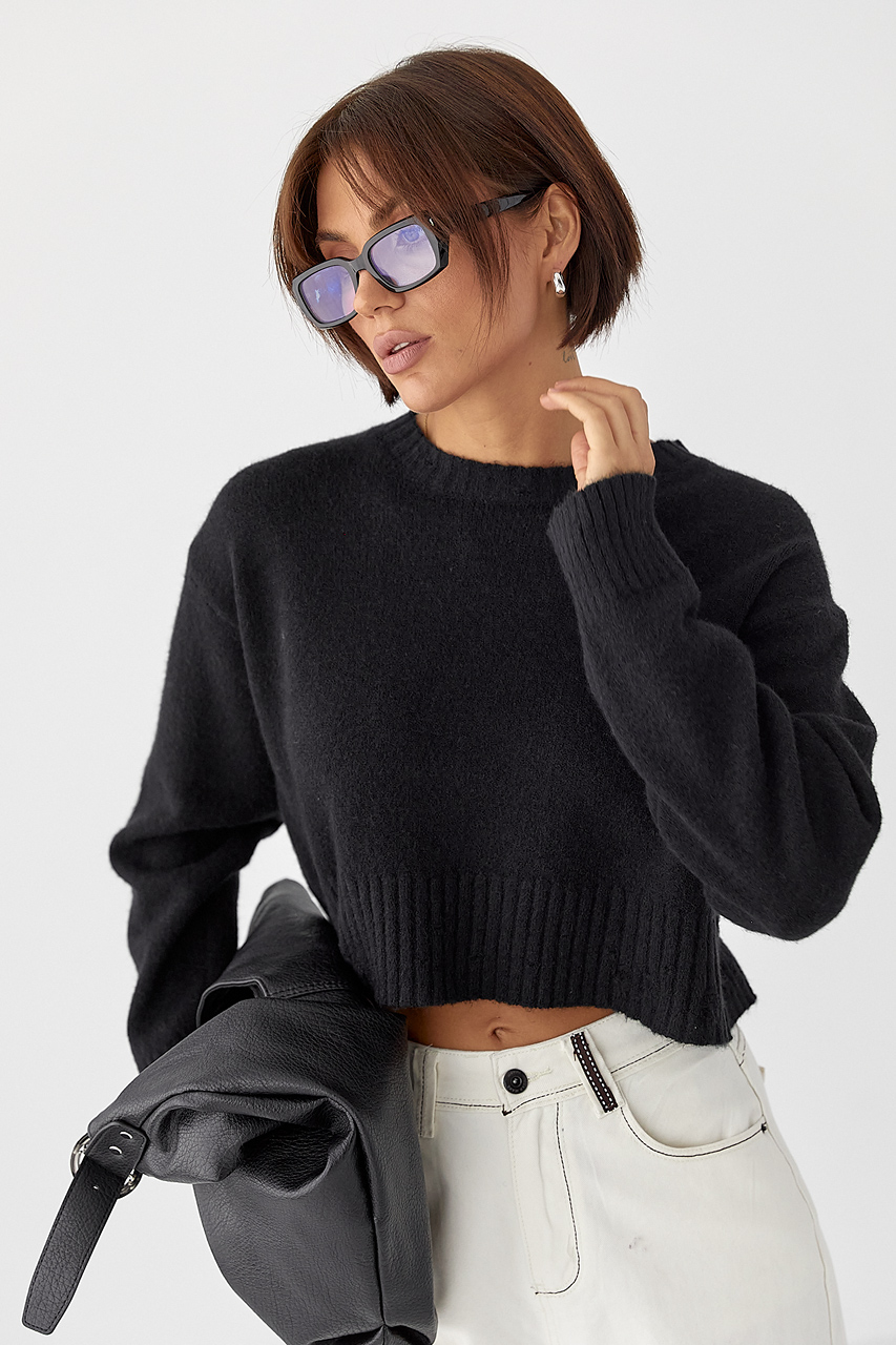 Укорочена в’язана кофта зі рваним ефектом