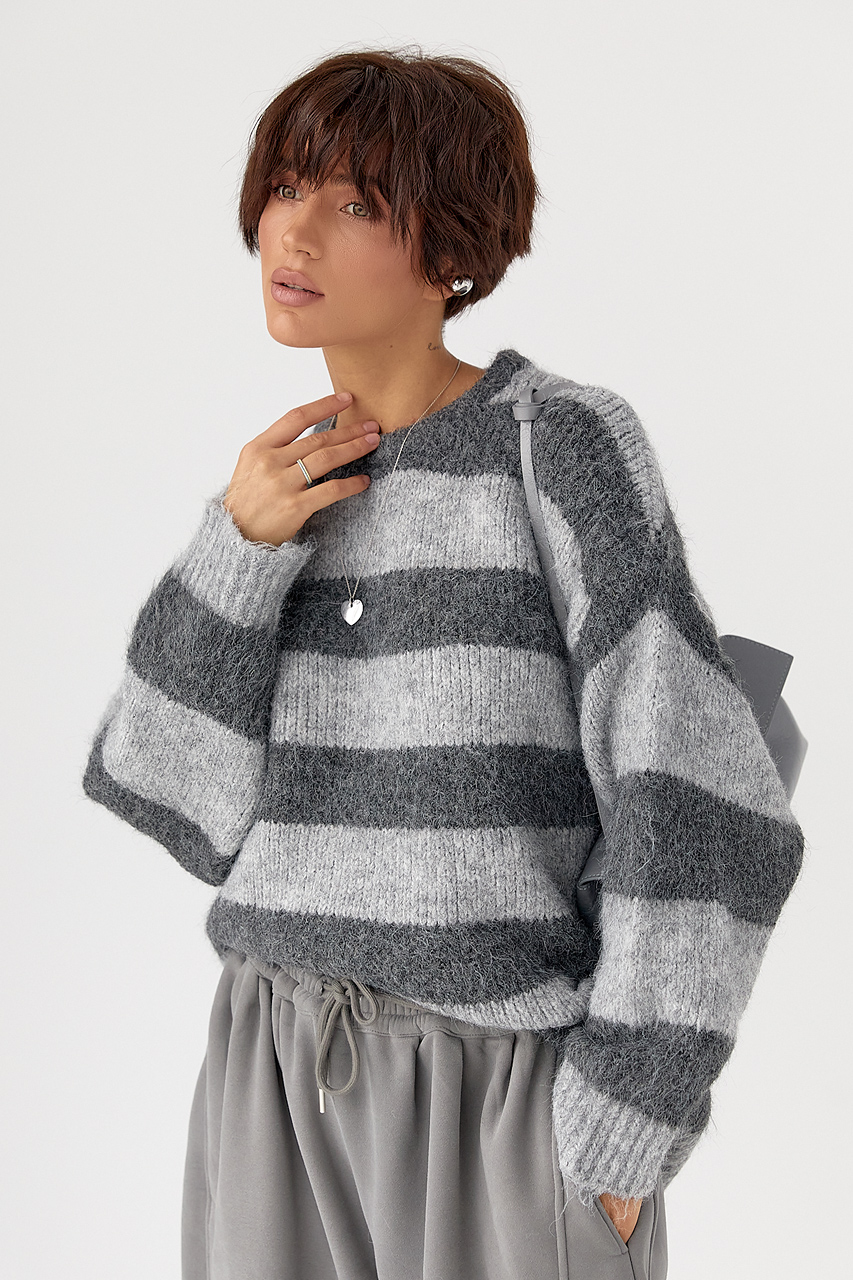 Теплий светр оверсайз у смужку