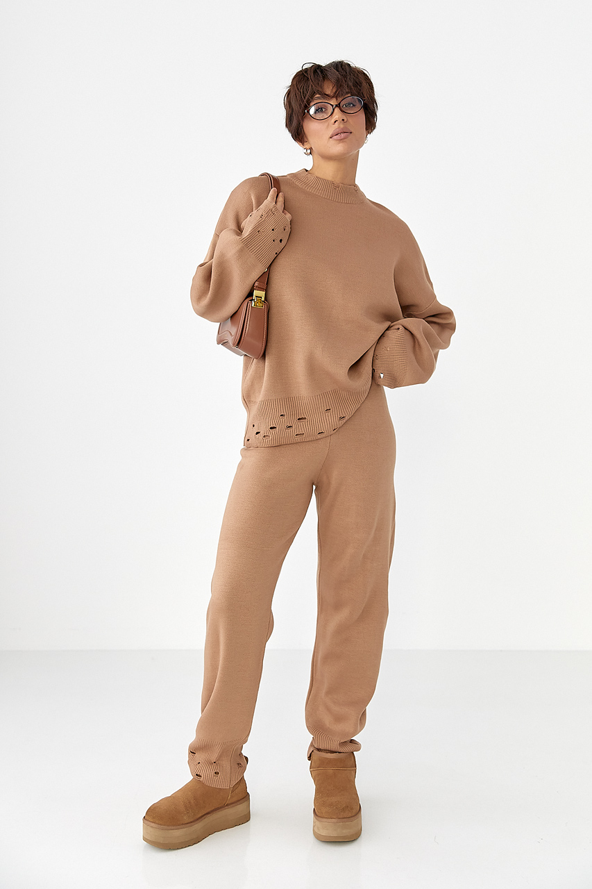 Трикотажний костюм з рваним ефектом