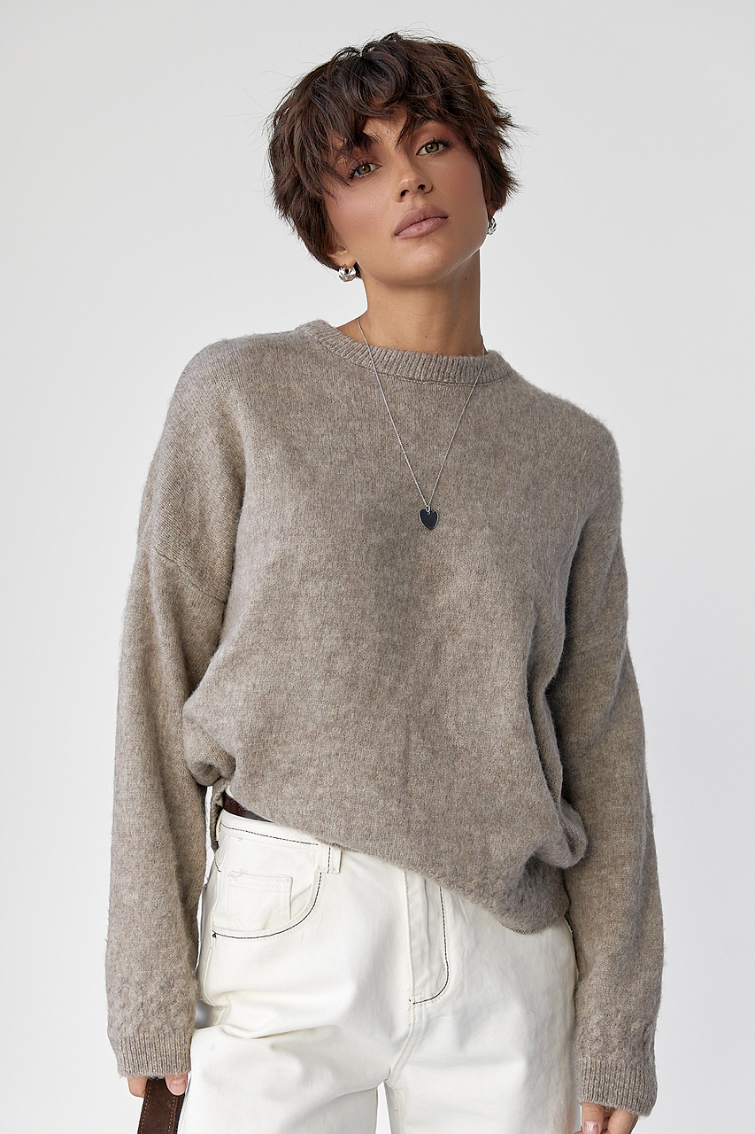 В'язаний теплий джемпер з візерунками косичок