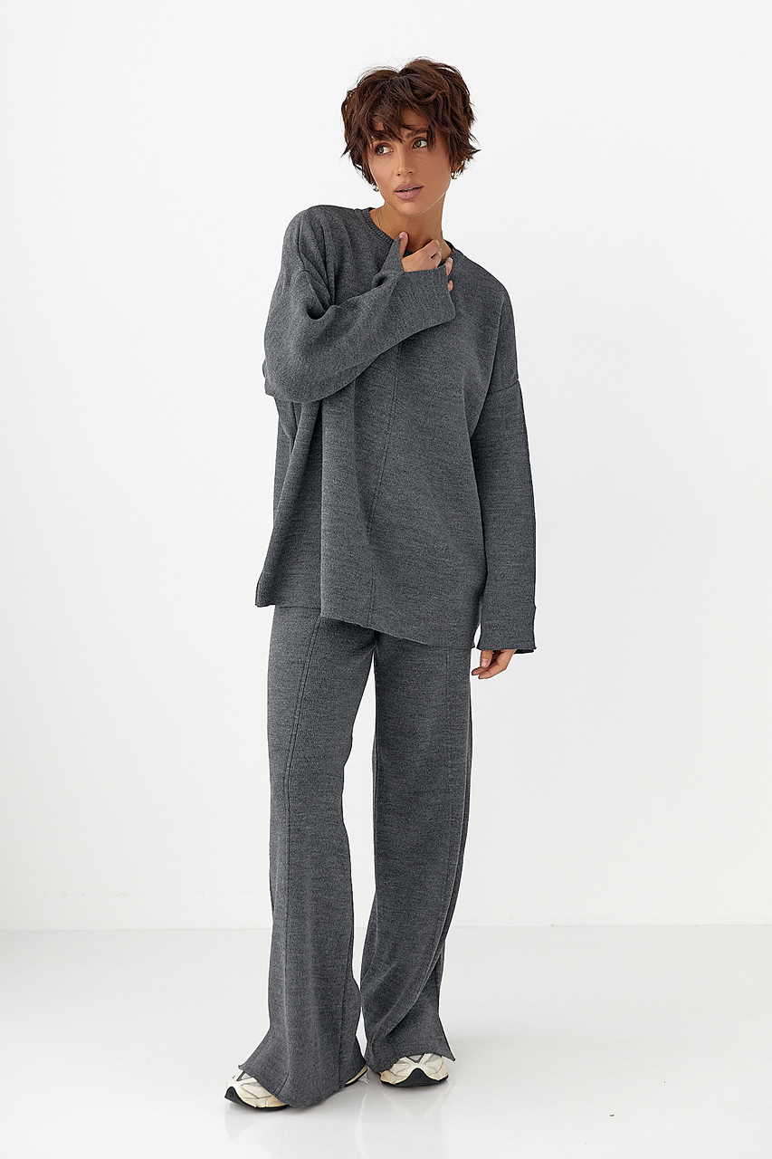 В'язаний костюм з вільною кофтою та широкими штанами