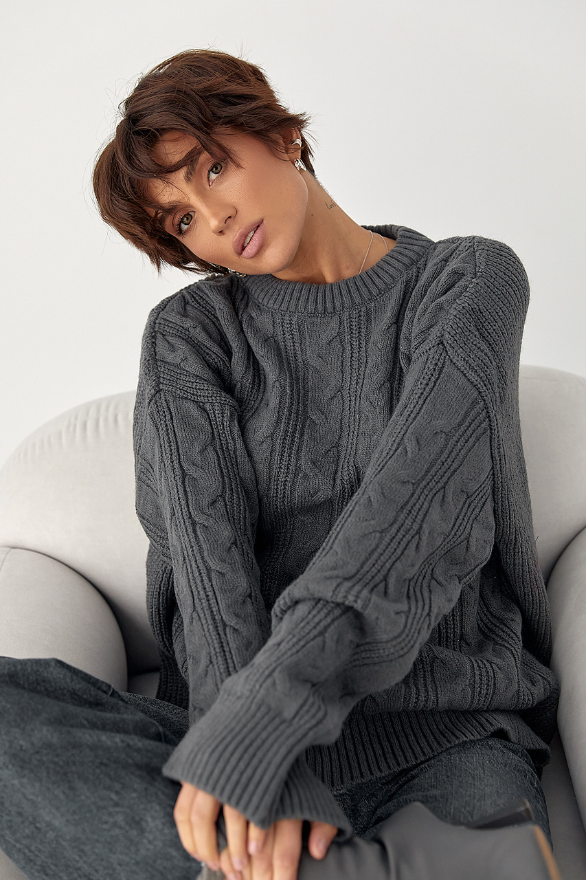 Вільна в'язана кофта в косички