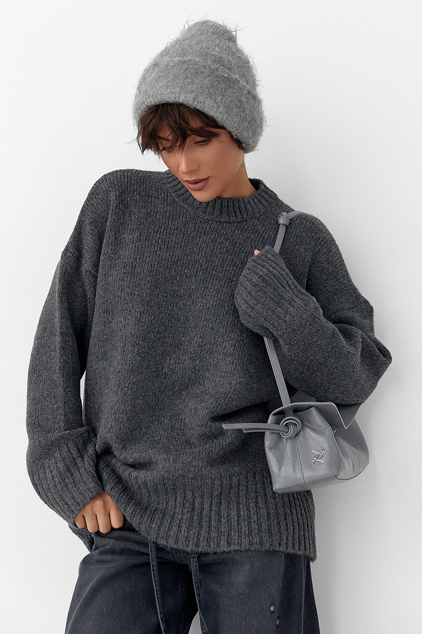 Однотонна в'язана кофта з широкими рукавами