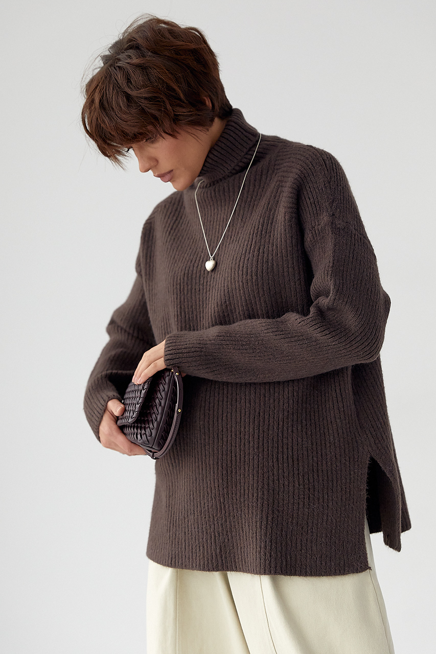 В'язана туніка в рубчик із високою горловиною