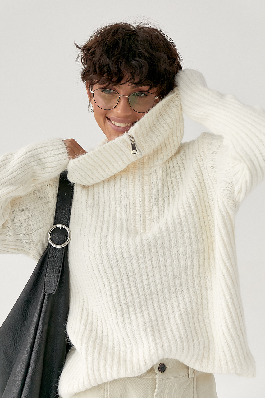 Тепла кофта в рубчик із блискавкою на комірі