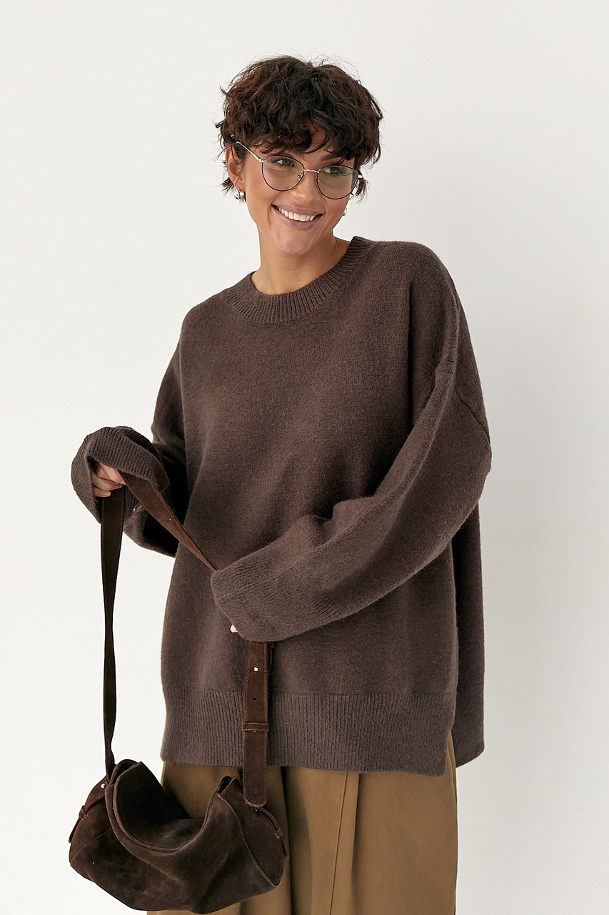 Вільний в'язаний джемпер із розрізами