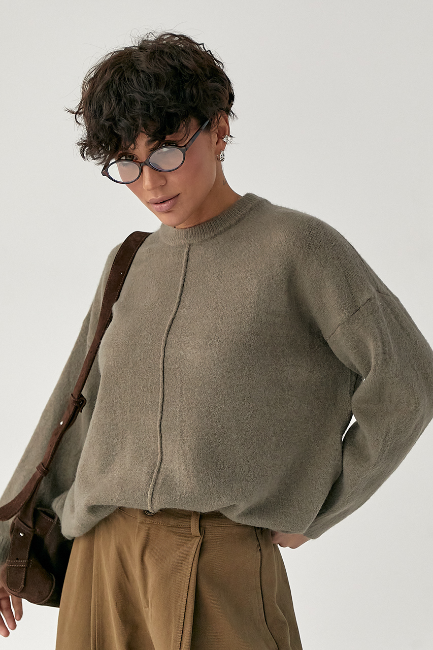 В'язана вільна кофта з декоративним швом