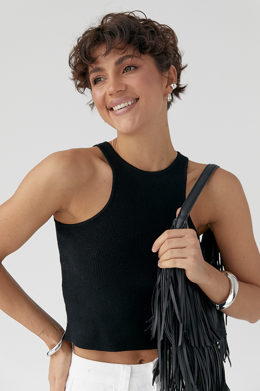 В'язана коротка майка в рубчик