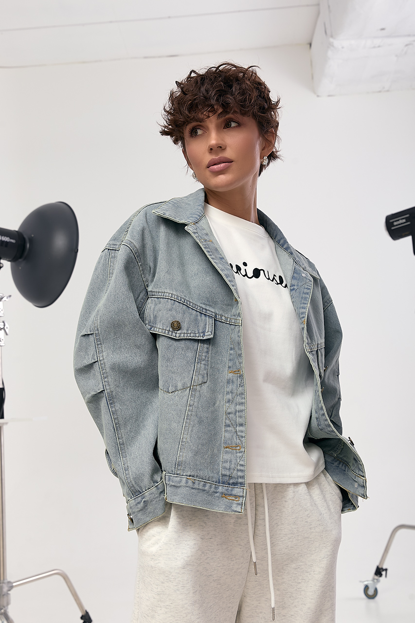 Джинсова жіноча куртка з накладними кишенями  LX-10721912