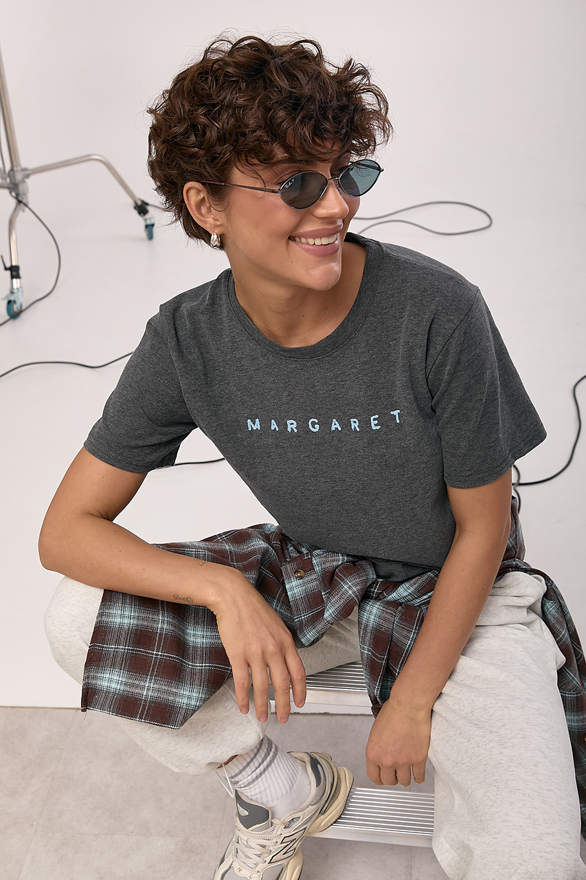 Трикотажна футболка з вишитим написом Margaret  LX-10722922