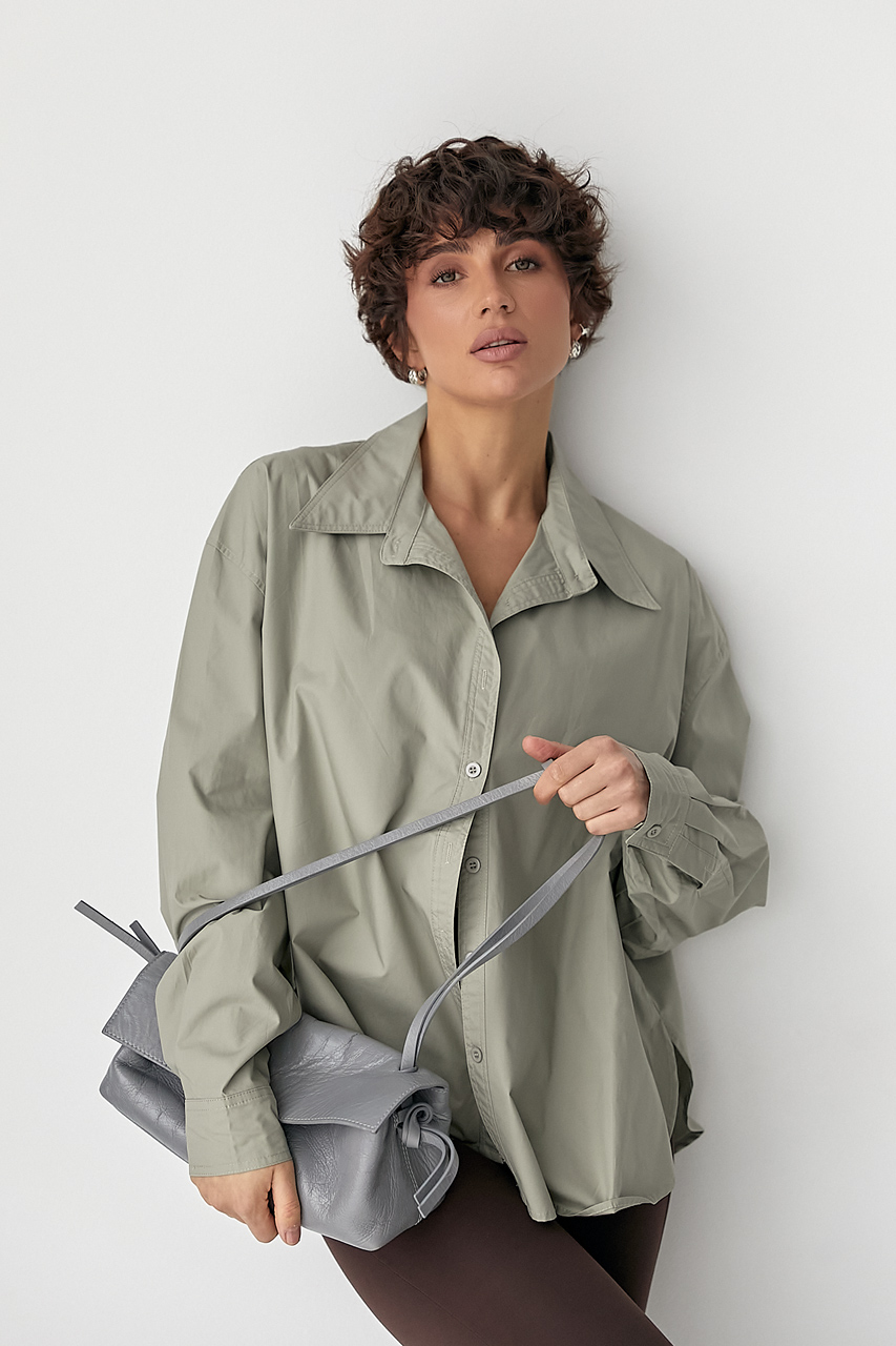 Широка класична сорочка на ґудзиках