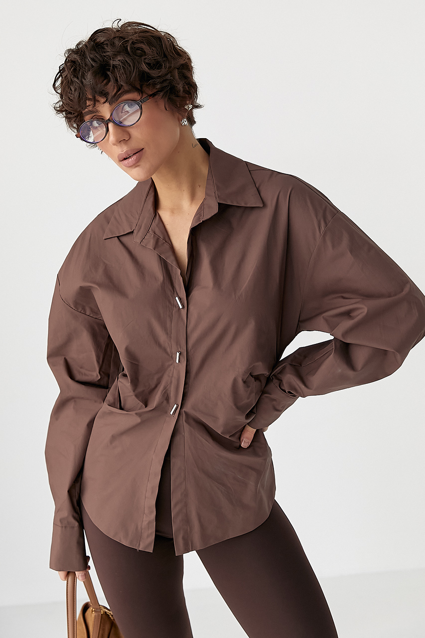 Класична однотонна сорочка з елегантними ґудзиками