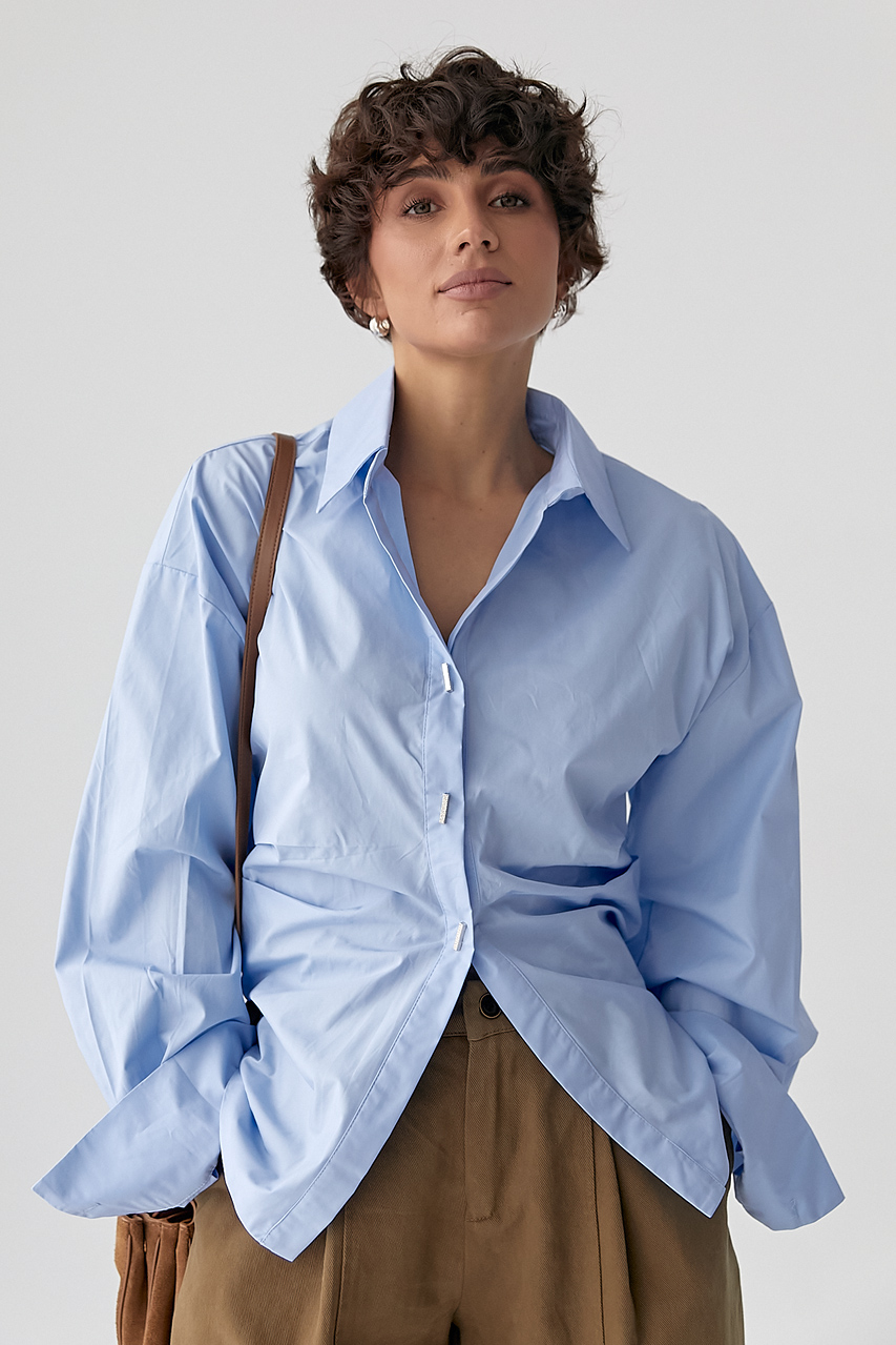 Класична однотонна сорочка з елегантними ґудзиками