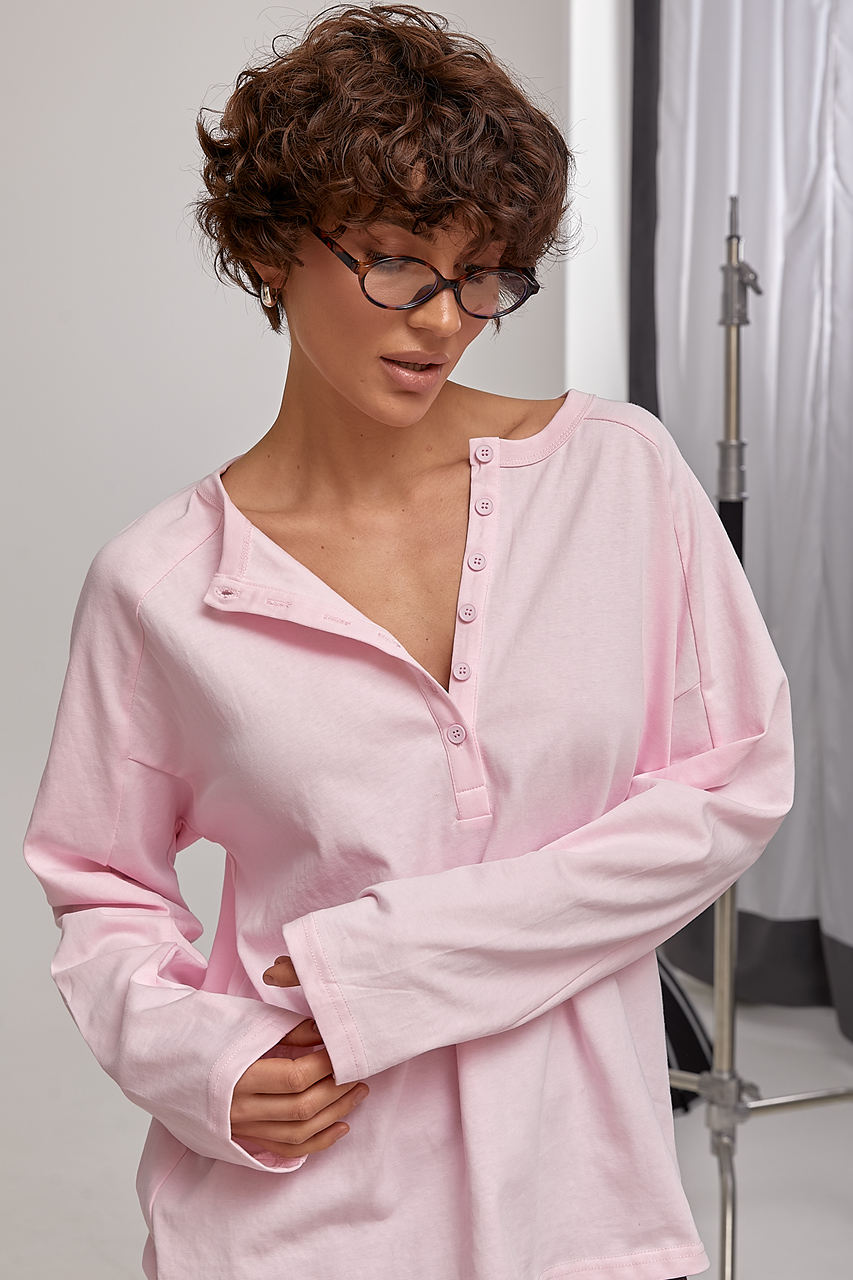 Вільний лонгслів із ґудзиками на горловині