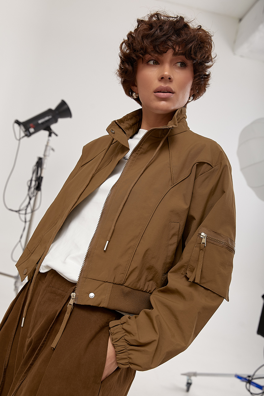 Жіноча вітровка-бомбер