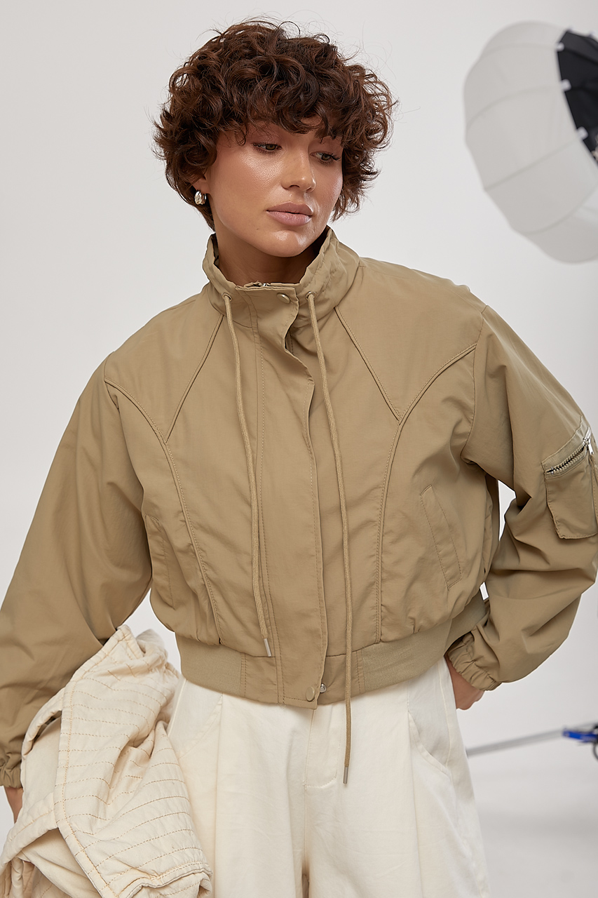 Жіноча вітровка-бомбер