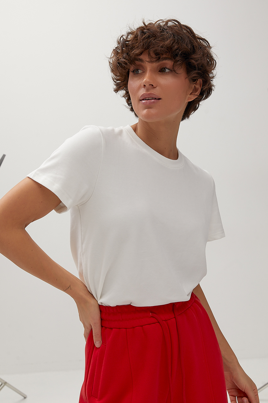 Однотонна трикотажна футболка