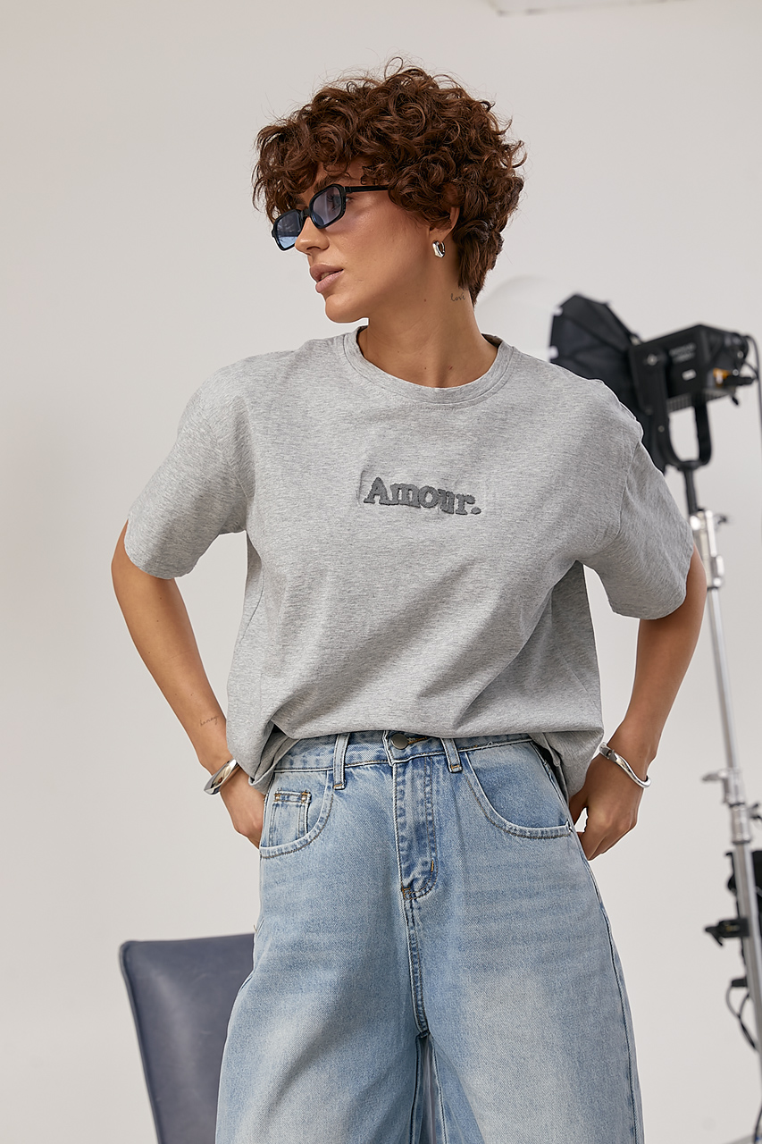 Вільна однотонна футболка з вишитим написом Amour  LX-10731310
