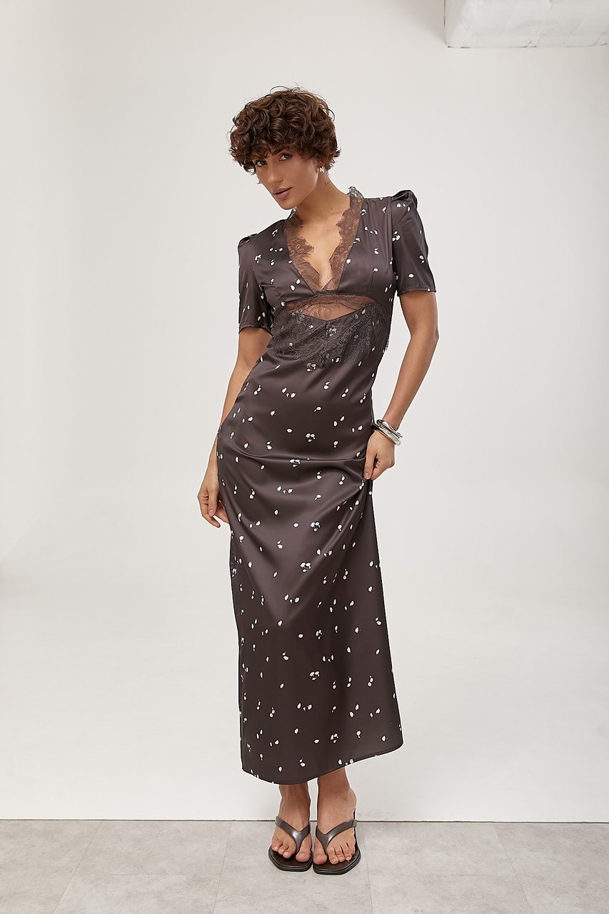 Атласна довга сукня з мереживом