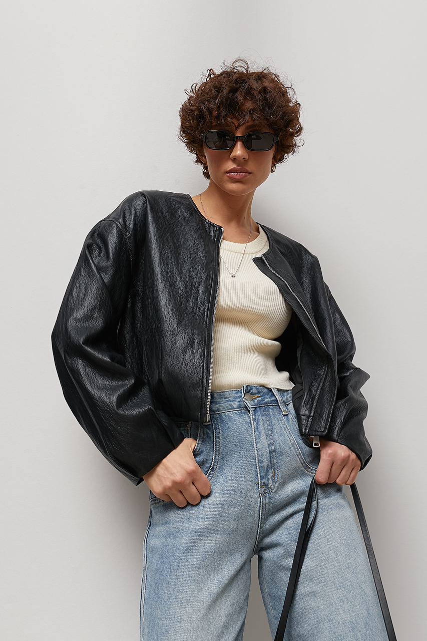 Коротка жіноча куртка зі шкірозамінника  LX-10737409