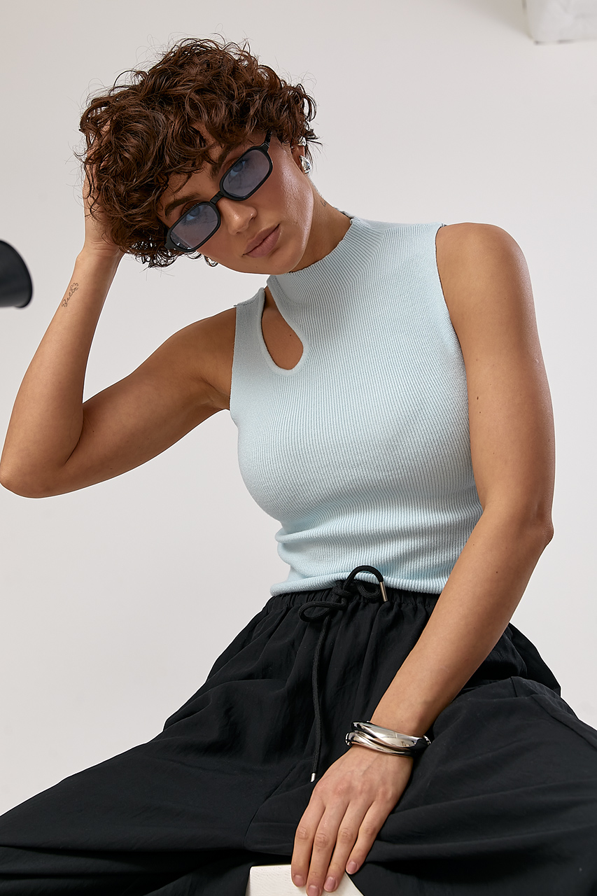 В'язана коротка майка з вирізом  LX-10739212