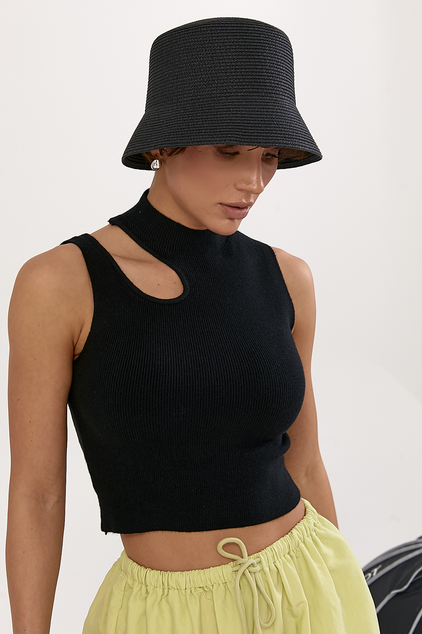 В'язана коротка майка з вирізом