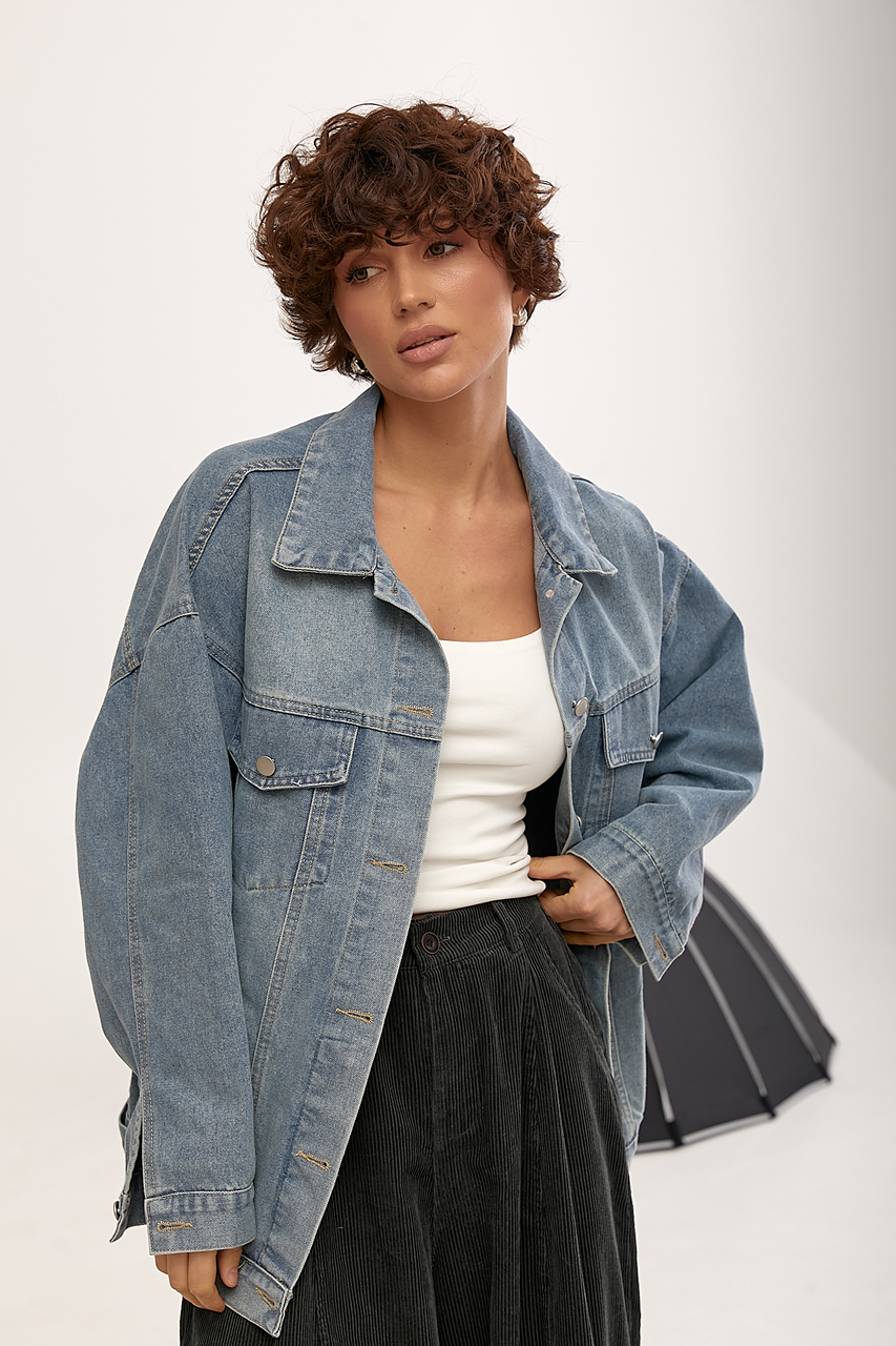 Джинсова жіноча куртка вільного фасону  LX-10739740