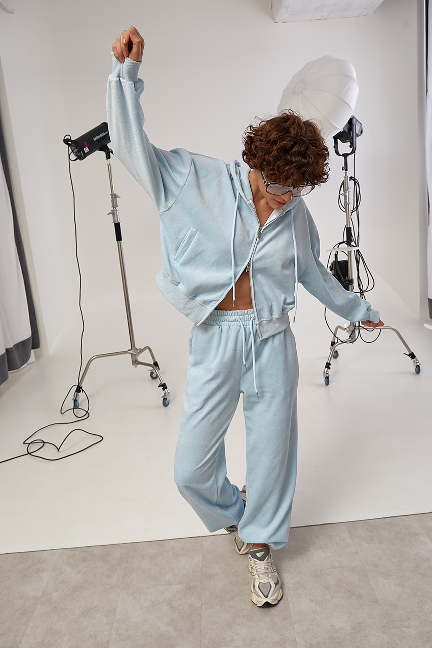 Однотонний велюровий спортивний костюм з капюшоном