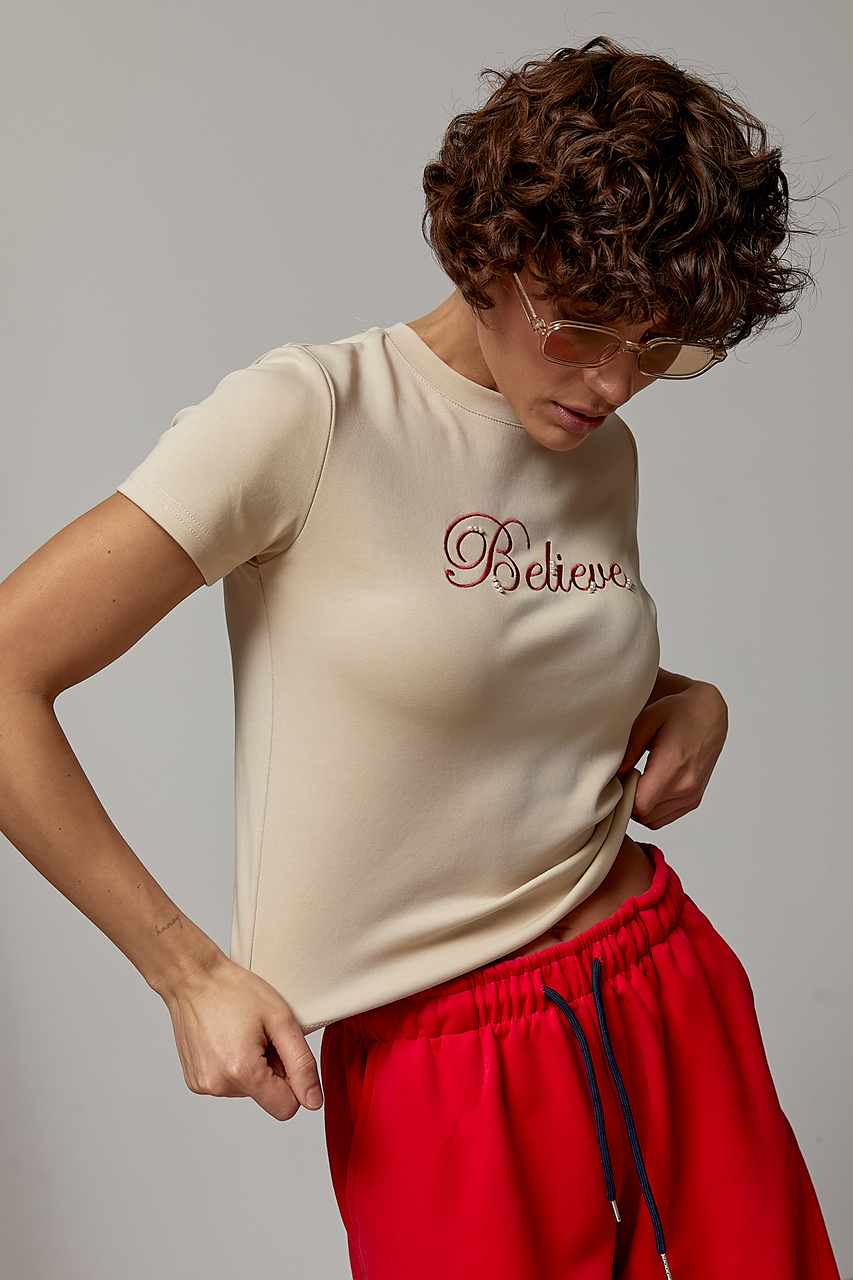 Жіноча футболка з вишитим написом і перлами  LX-10745126