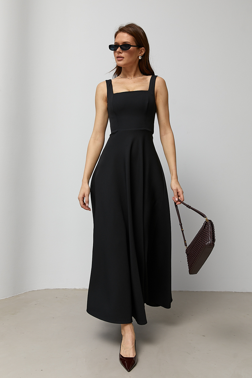 Довга вечірня сукня на широких бретелях