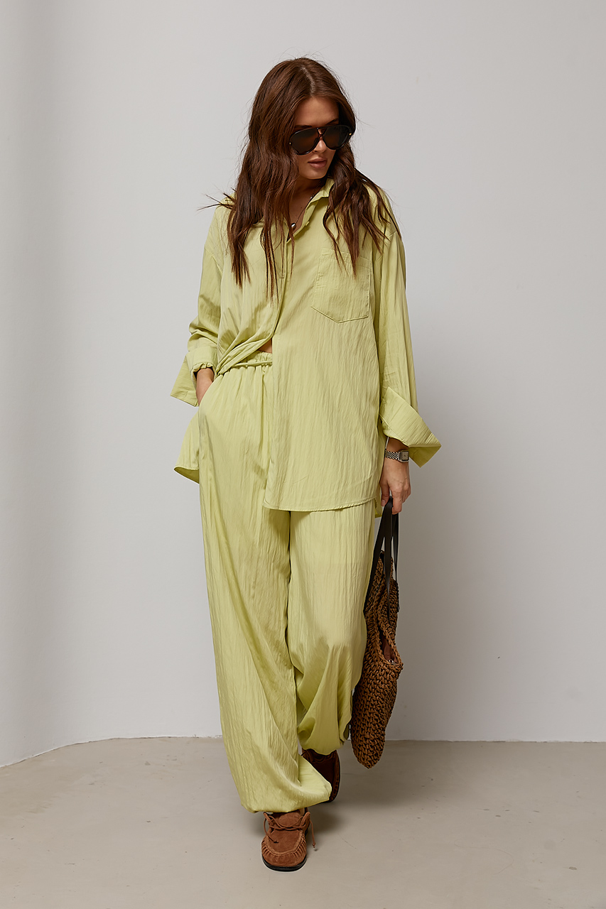 Однотонний костюм із сорочкою та штанами