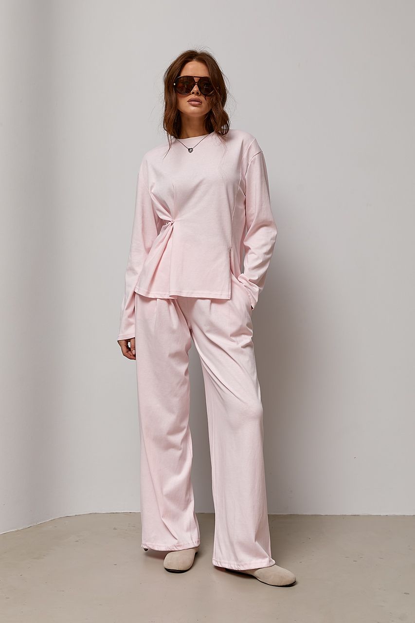 Вільний костюм із лонгом на ґудзику та прямими штанами