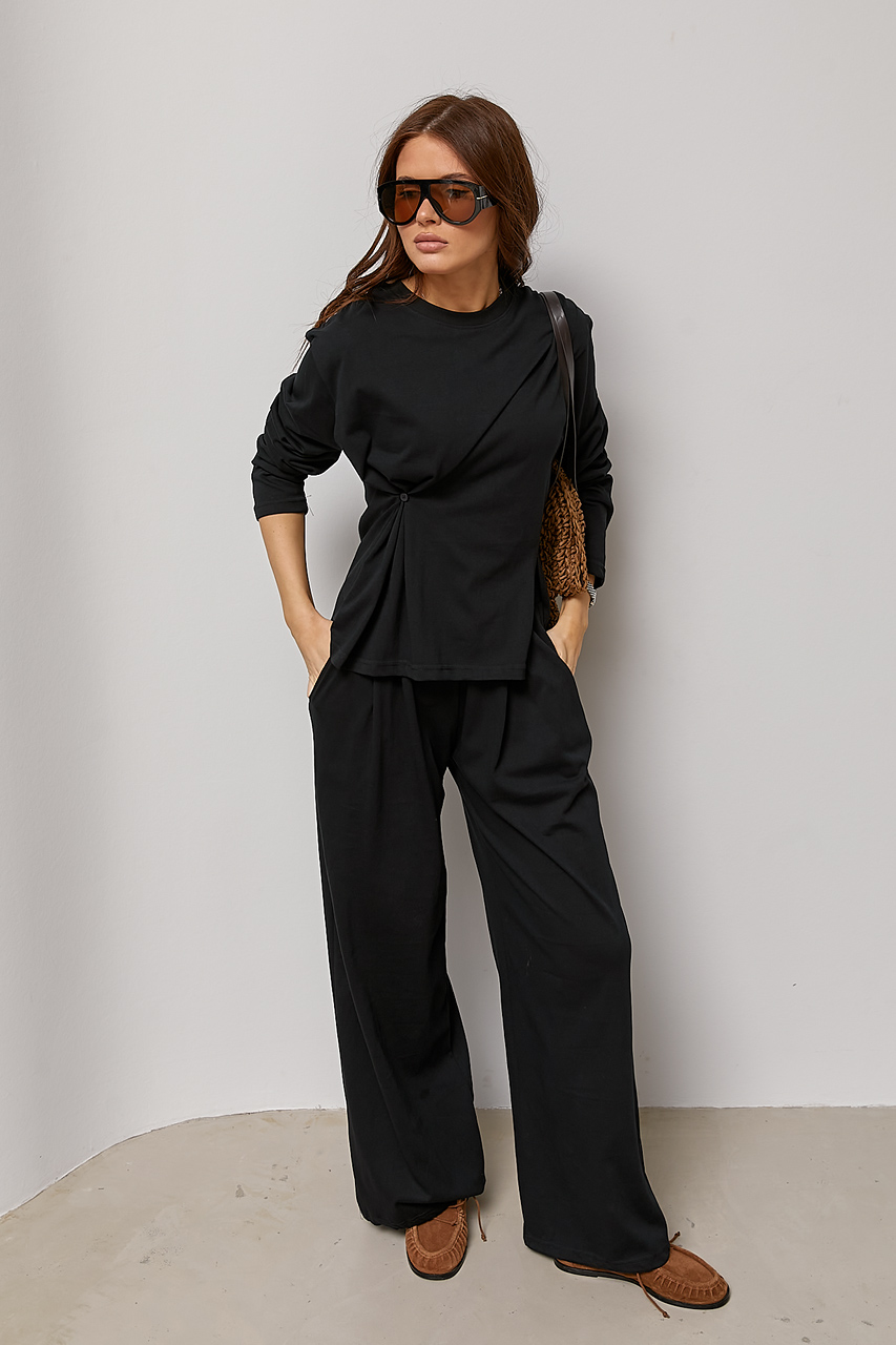 Вільний костюм із лонгом на ґудзику та прямими штанами