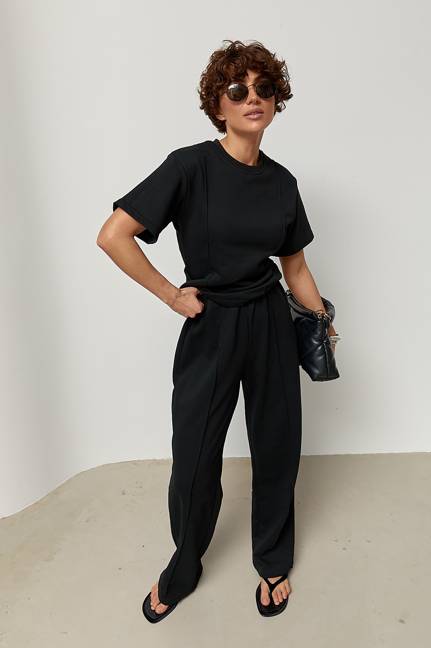 Трикотажний костюм із футболки та штанів з декоративними швами