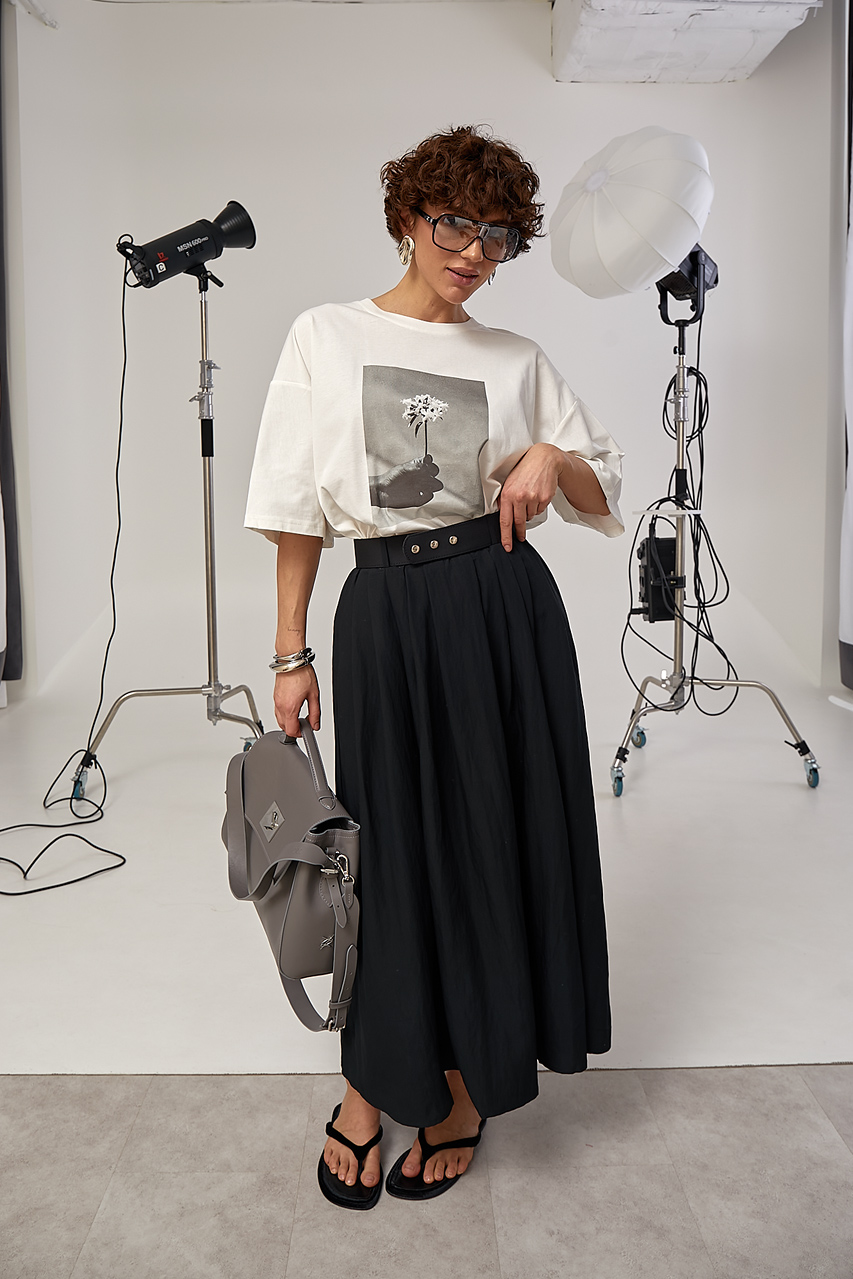 Однотонна спідниця міді з поясом