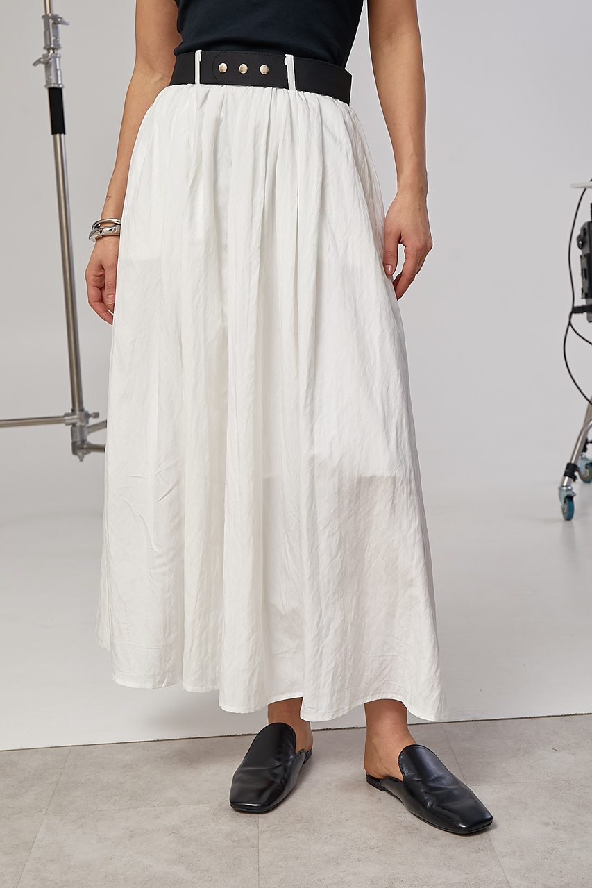 Однотонна спідниця міді з поясом