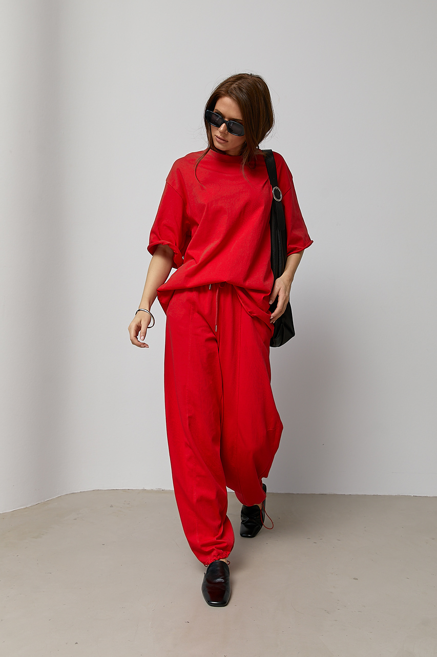 Трикотажний костюм вільного крою з футболки та штанів