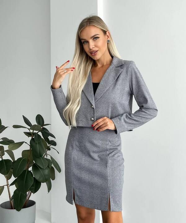 Костюм-двойка женский кашемир елочка с юбкой и укороченным пиджаком на подплечниках весенний