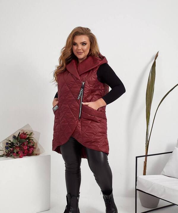 Жилетка женская теплая плащевка лаке на синтепоне 150 с карманами и объемным капюшоном