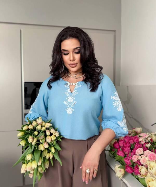 Блуза женская из креп-жатки с принтом в стиле вышивки весенняя летняя